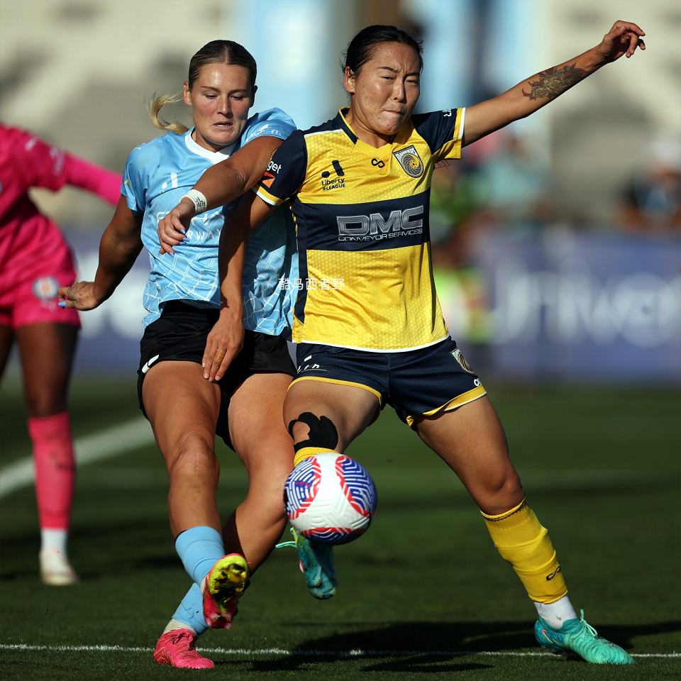 包含墨西哥女足队员用进球致敬教练感人一幕的词条