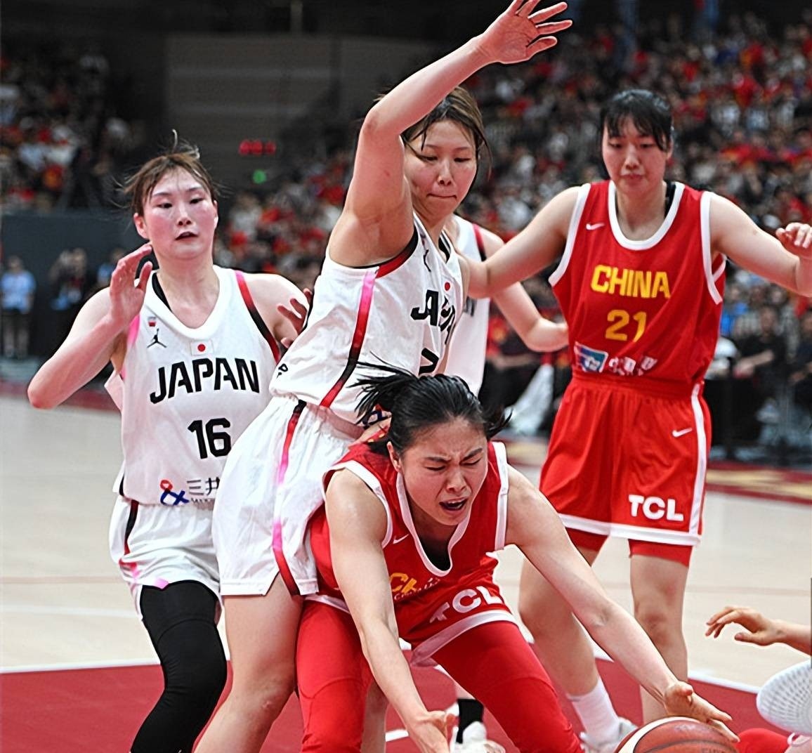 关于日本女篮队员表现出色，助球队取得胜利的信息