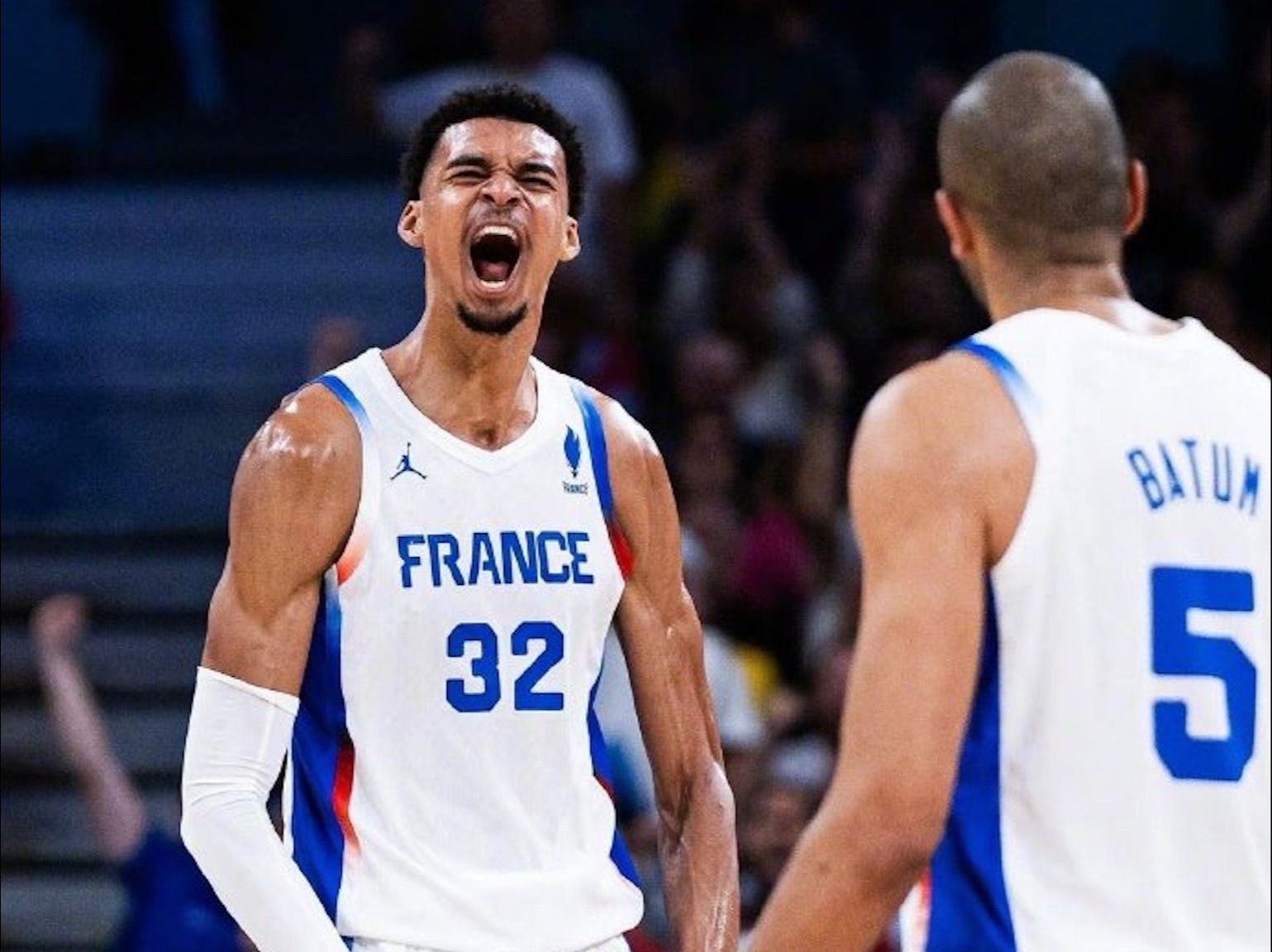 关于法国篮球联赛半决赛，马赛取得开门红的信息