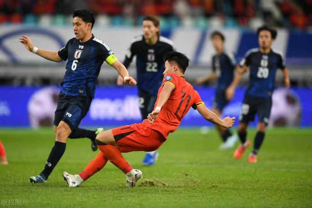 日本球员击败对手晋级到下一轮比赛