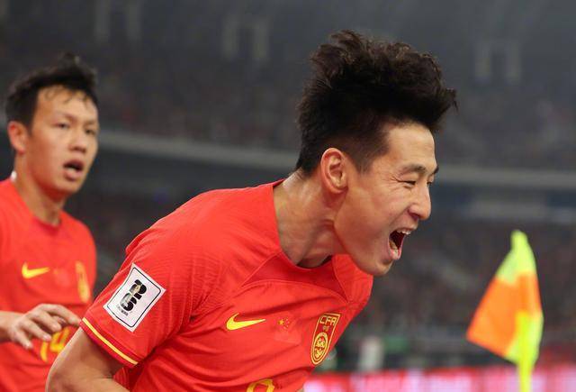 包含球员表现抢眼，为球队赢得关键胜利的词条