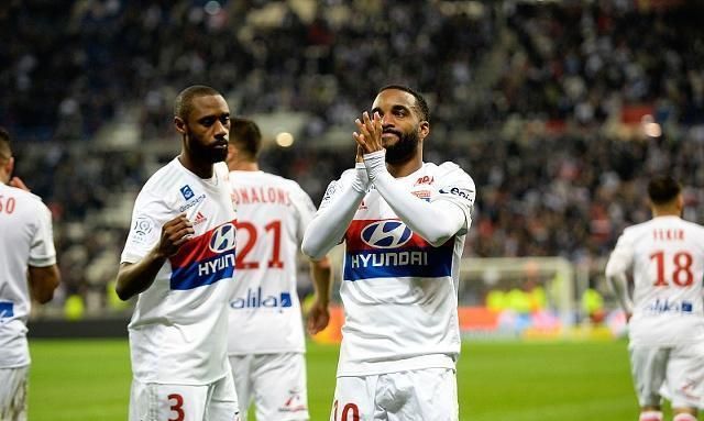 里昂队宣布续约主力球员合同，稳固核心阵容的简单介绍