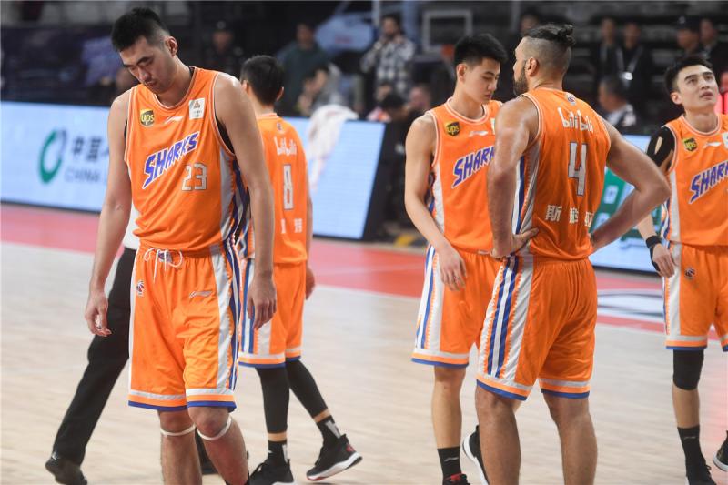 包含阿拉维斯争取客场胜利，图说联赛风云的词条