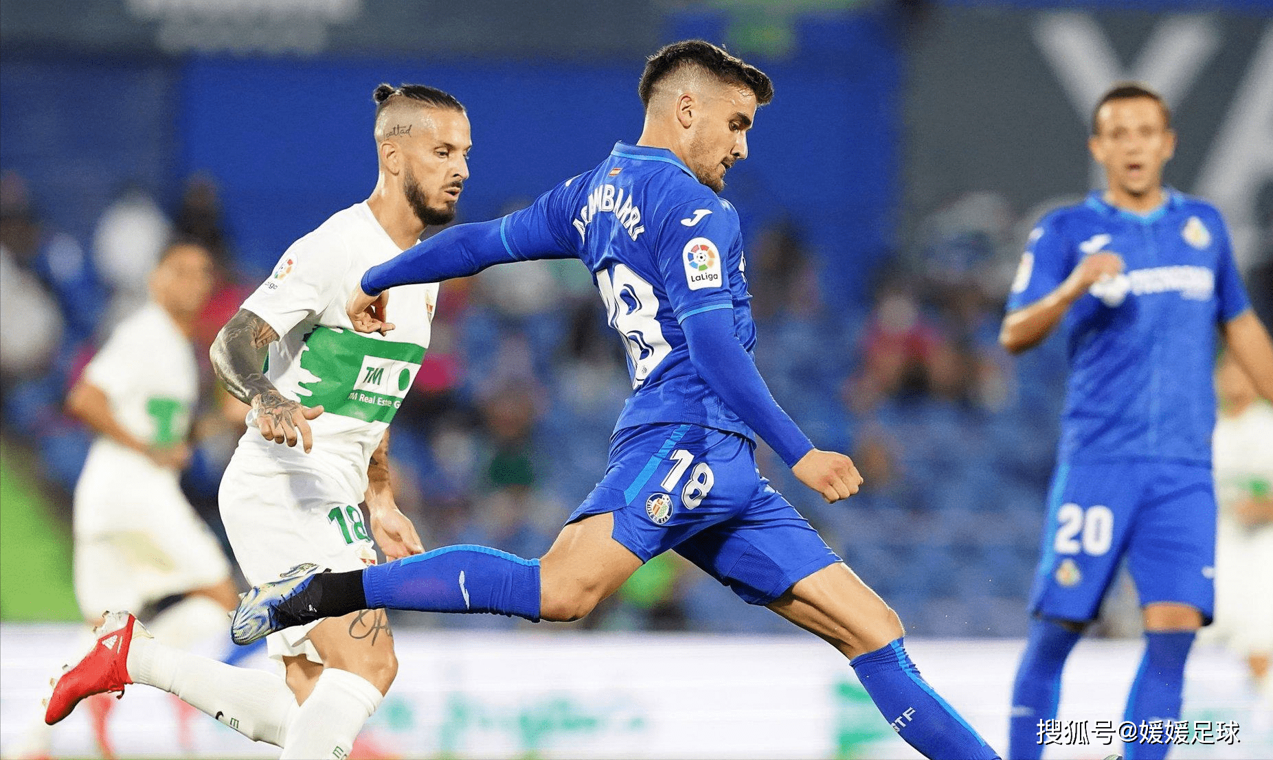 包含阿拉维斯争取客场胜利，图说联赛风云的词条