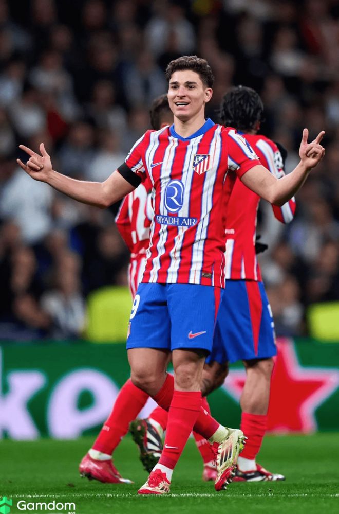 包含巴萨鏖战巴西，阿尔瓦雷斯状态火热的词条