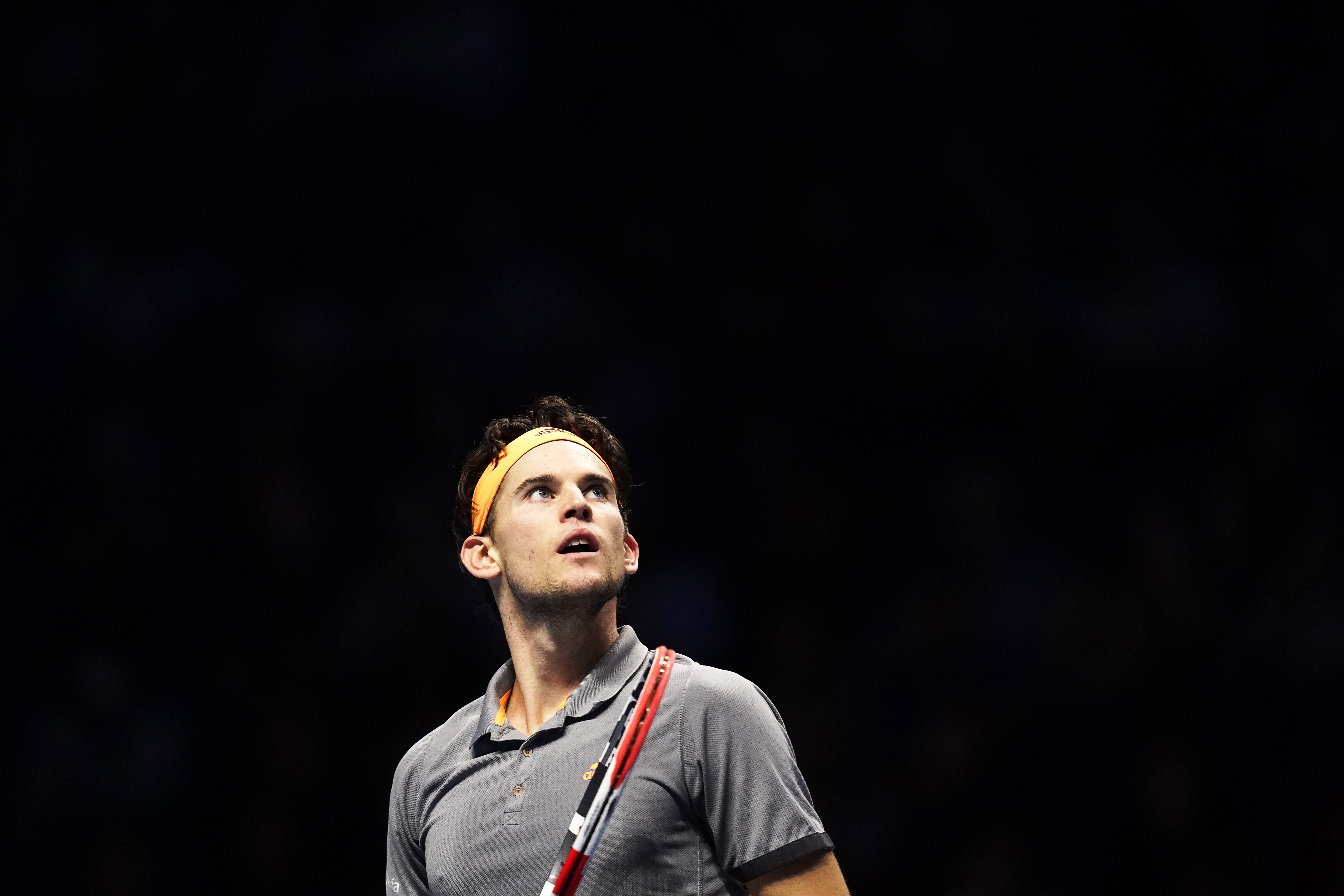 世界网球队完胜英国网球队，西西帕斯三分雨点燃全场的简单介绍