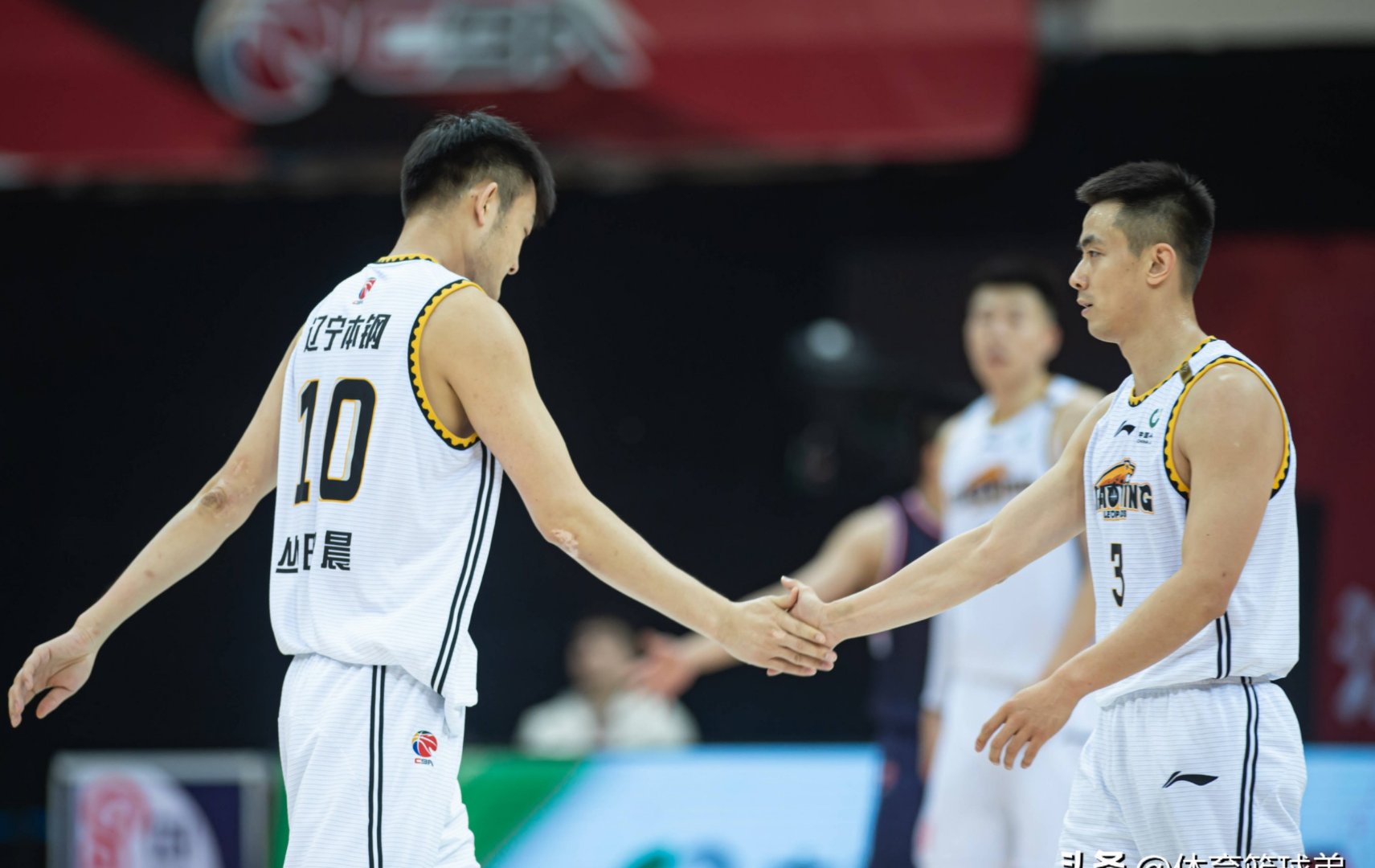 辽宁队鏖战北京队,王哲林扛起全队 辽宁队鏖战北京队,王哲林扛起全队