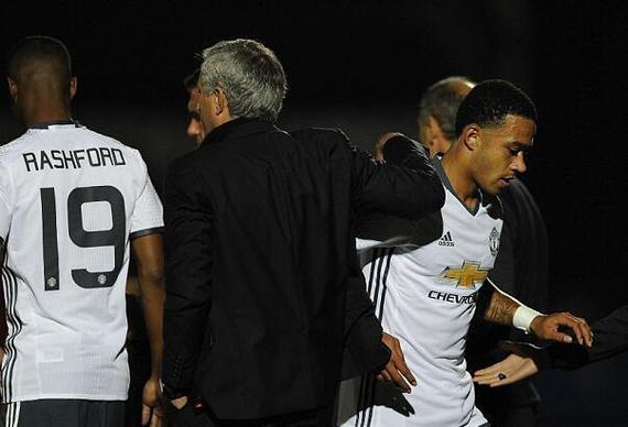 关于日本险胜里昂，范佩西关键制胜的信息