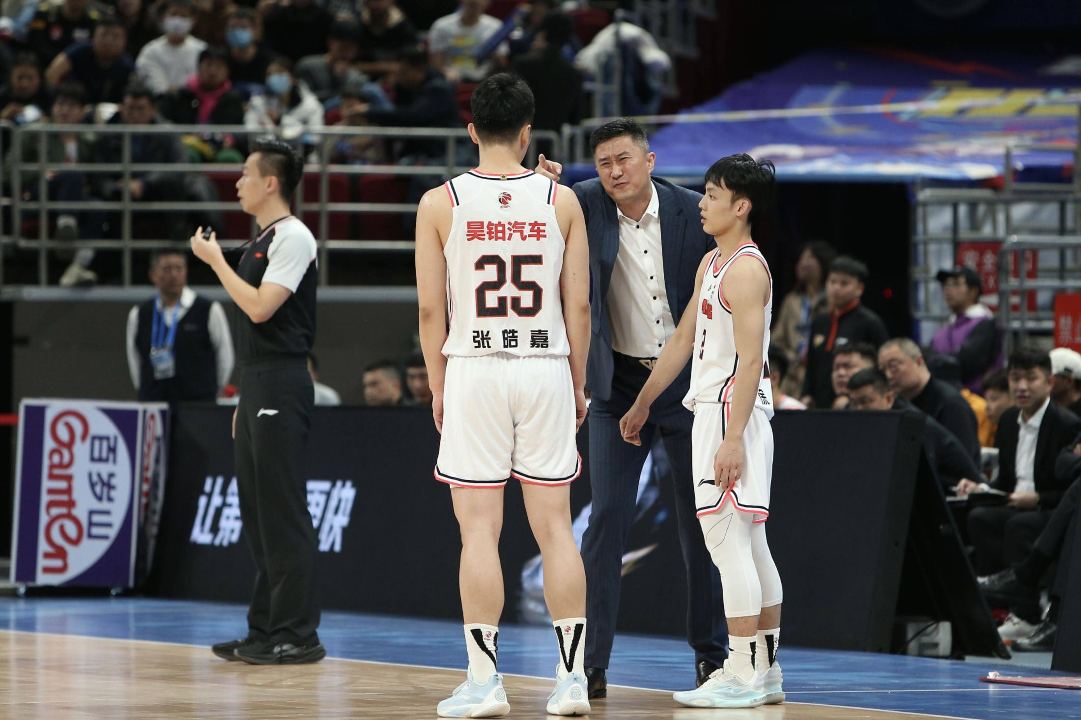 实力悬殊球队对抗,篮球比赛中底气十足的简单介绍 实力悬殊球队对抗,篮球比赛中底气十足的简单介绍