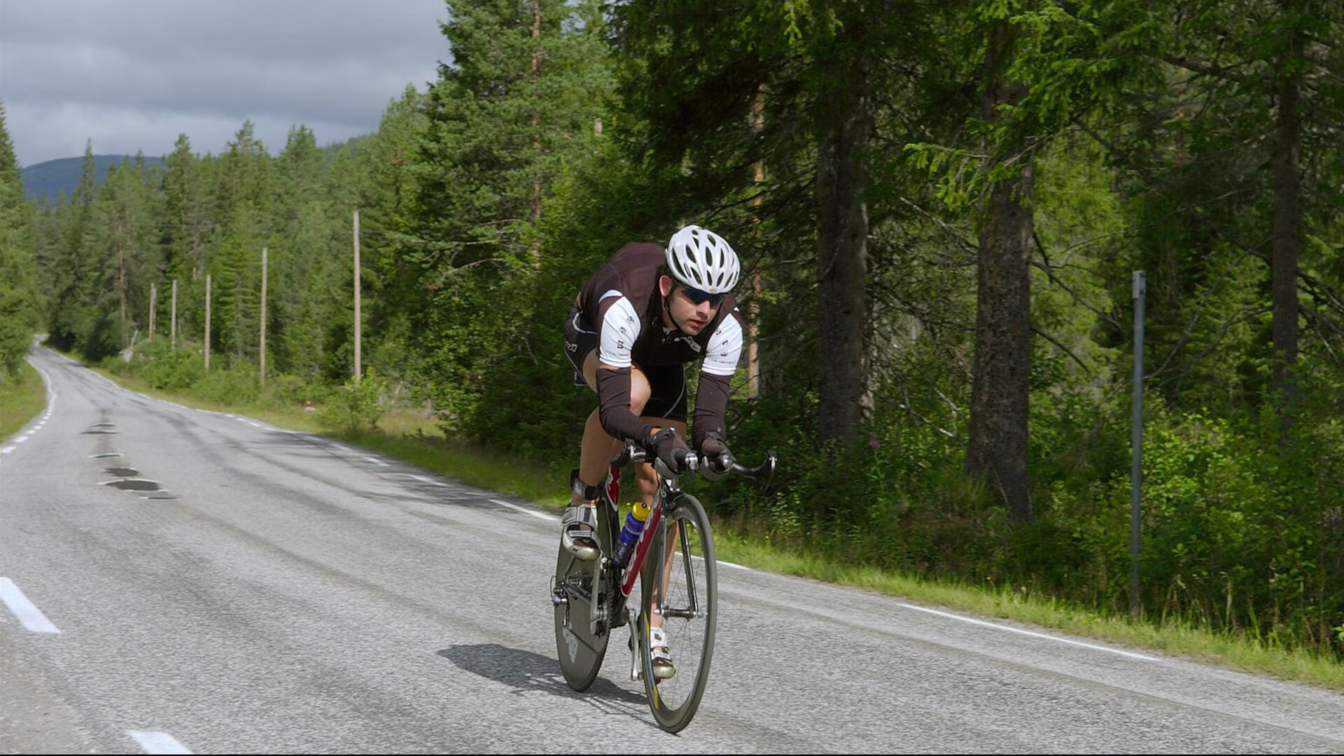 贝林厄姆存在感拉满，莱比锡红牛对阵勒沃库森的战术博弈与中场统治力