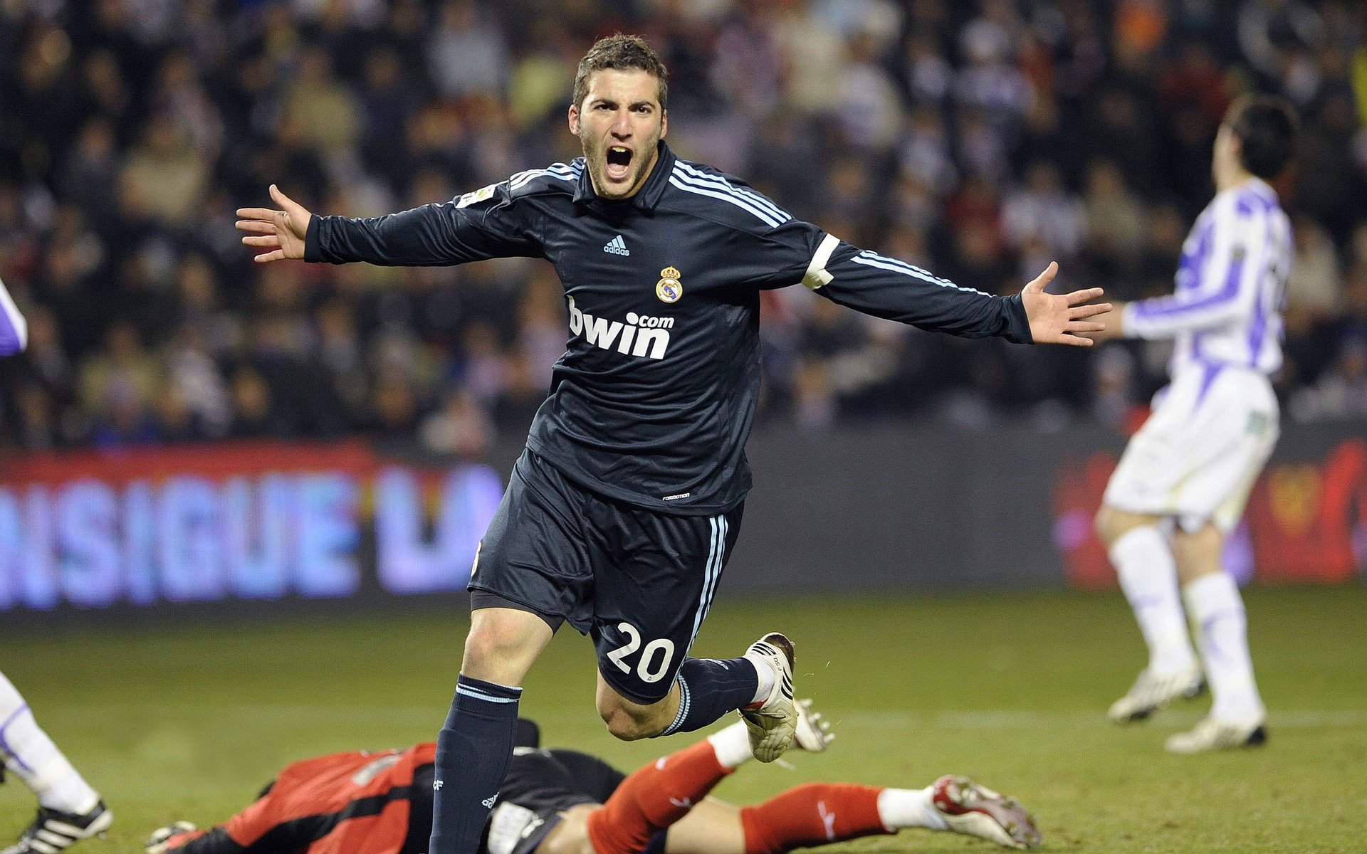 当南美红魔遇上德甲巨人，福登破纪录之夜与拜仁绝杀智利的战术启示