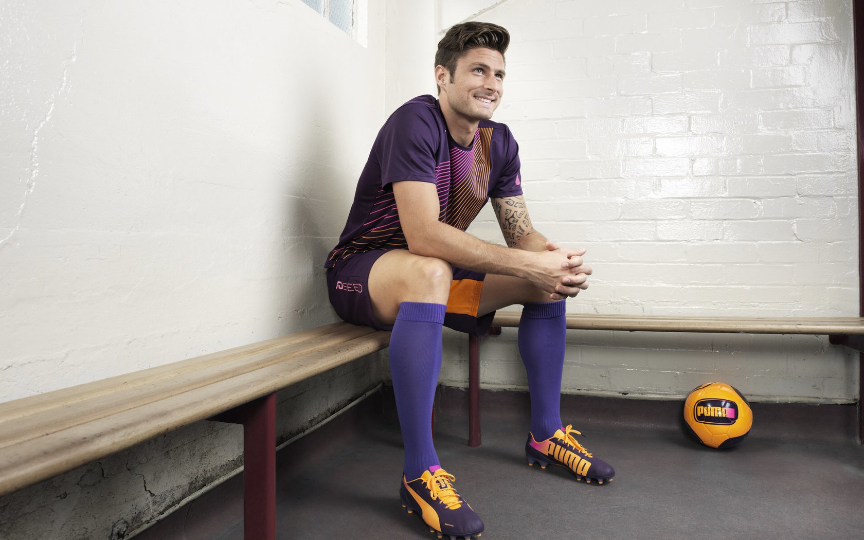 萨卡攻防两端统治全场，勒沃库森高效击溃中国防线